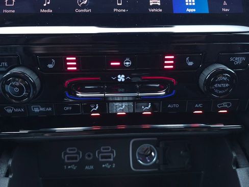 New 2025 Jeep Grand Cherokee Limited w/ Black Appearance Package AWD/4WD image 37