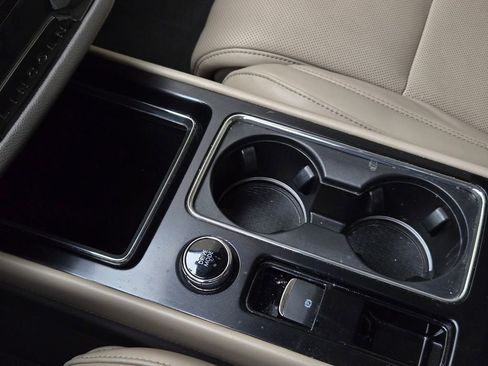 Used 2022 Lincoln Corsair Reserve w/ Equipment Group 201A image 19