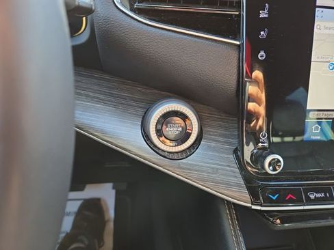 Used 2024 Jeep Wagoneer L Series III w/ Flexible Seating Group image 21