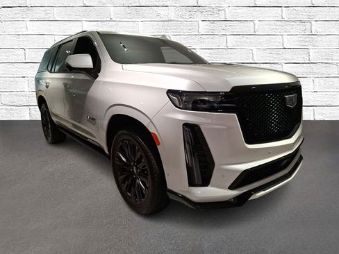 Certified 2024 Cadillac Escalade V w/ LPO, ONYX Package image 2