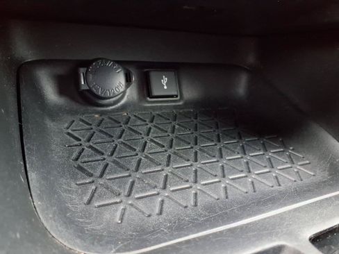 Used 2022 Toyota RAV4 LE AWD/4WD image 8