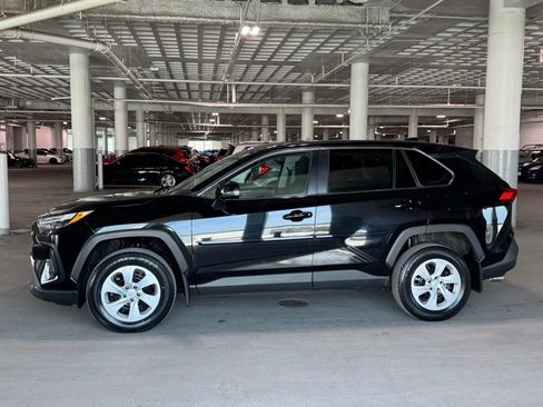 Used 2024 Toyota RAV4 LE AWD/4WD image 7