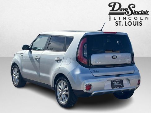 Used 2017 Kia Soul + w/ Primo Package FWD image 5