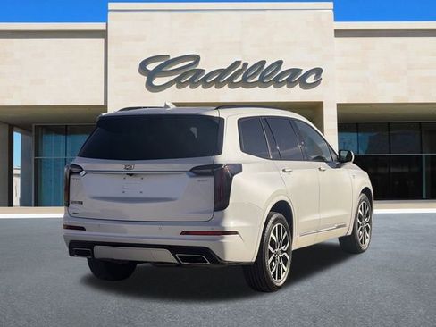 Certified 2022 Cadillac XT6 Sport w/ Technology Package image 4