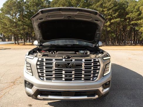 Used 2025 GMC Yukon Denali w/ LPO, Floor Liner Package image 9