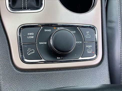 Used 2016 Jeep Grand Cherokee Overland w/ Advanced Technology Group image 34