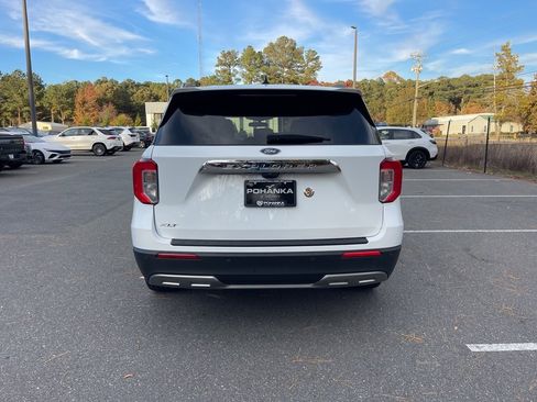 Used 2024 Ford Explorer XLT w/ Equipment Group 202A image 10