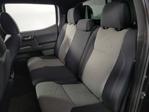 Used 2022 Toyota Tacoma TRD Off-Road image 17