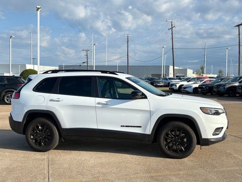 Used 2023 Jeep Cherokee Altitude Lux AWD/4WD image 5