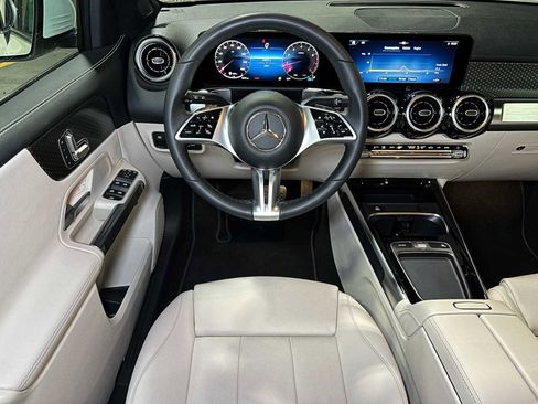 Certified 2025 Mercedes-Benz GLB 250 4MATIC image 40