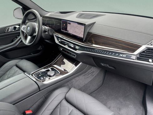 Used 2026 BMW X5 xDrive50e w/ M Sport Package image 22