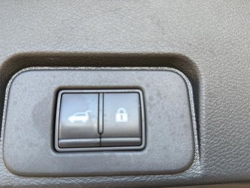 Certified 2021 Nissan Rogue Platinum image 18