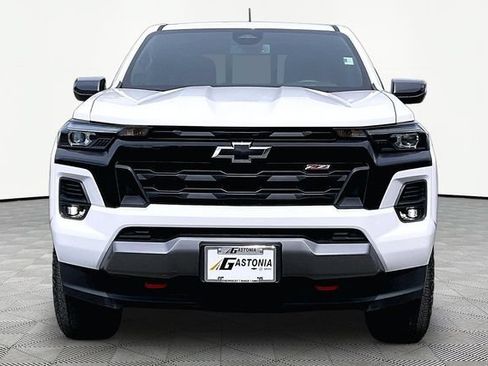 Used 2025 Chevrolet Colorado Z71 AWD/4WD image 2