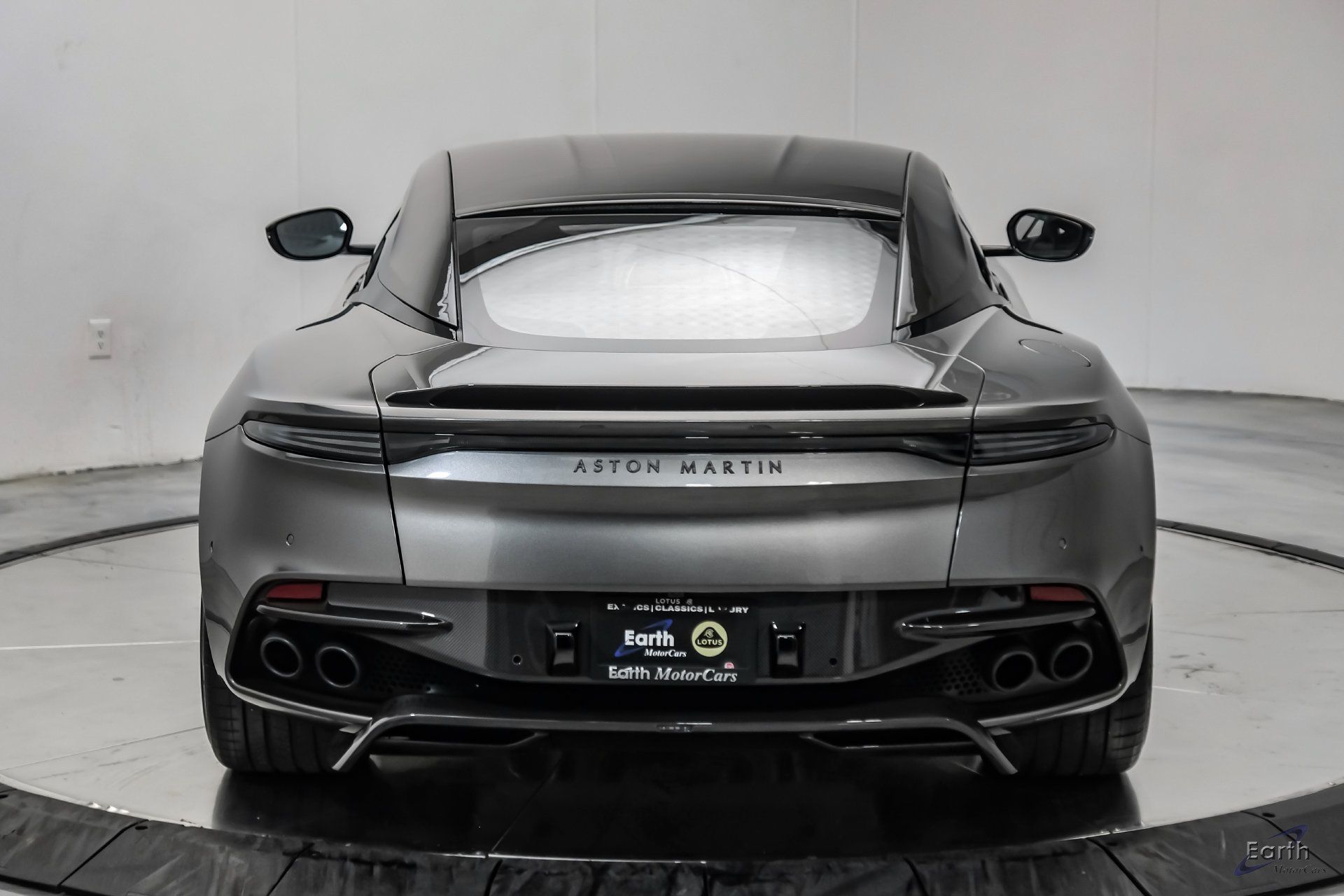 Used 2019 Aston Martin DBS Superleggera RWD image 14