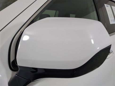 Used 2024 GMC Yukon XL SLT image 12