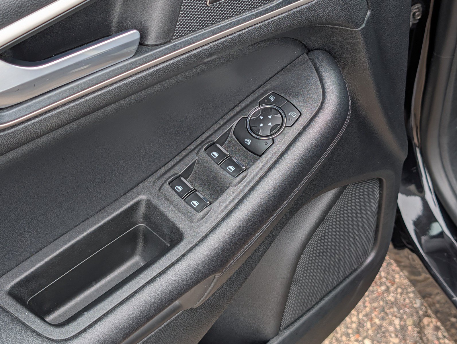 Used 2024 Ford Edge SEL AWD/4WD image 15