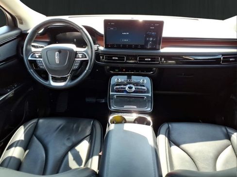 Used 2023 Lincoln Nautilus Reserve AWD/4WD image 17