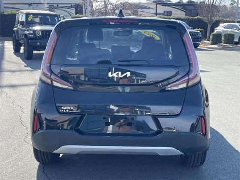 Used 2023 Kia Soul LX w/ LX Technology Package image 11