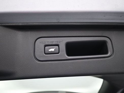 Used 2025 Honda Pilot EX-L image 12