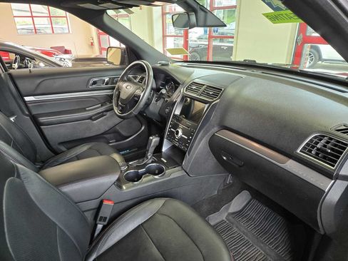 Used 2018 Ford Explorer Sport w/ Equipment Group 401A AWD/4WD image 23