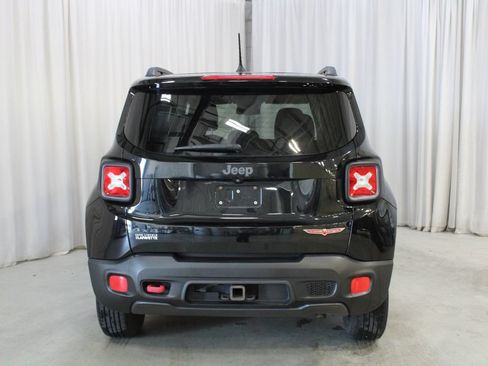Used 2016 Jeep Renegade Trailhawk w/ Premium Trailhawk Package AWD/4WD image 23