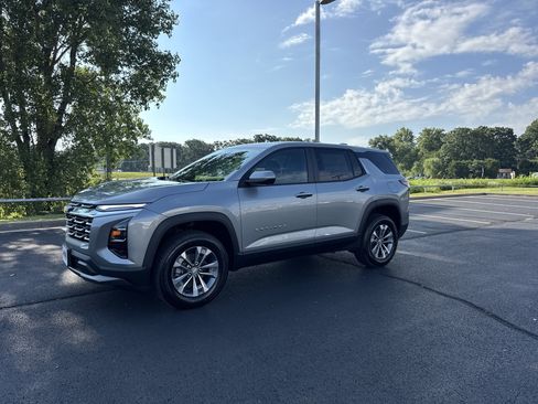 New 2027 Chevrolet Equinox LT w/ Safety and Technology Package FWD image 25