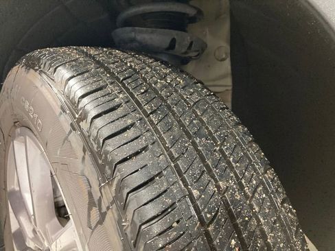 Used 2024 GMC Terrain SLT image 25