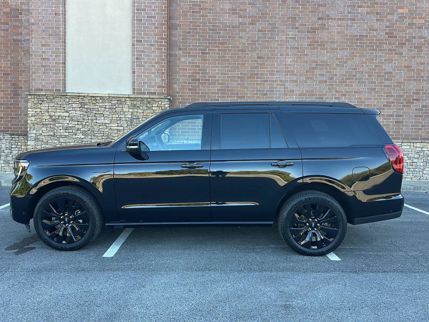 Certified 2025 Ford Expedition Platinum w/ Stealth Appearance Package AWD/4WD image 2