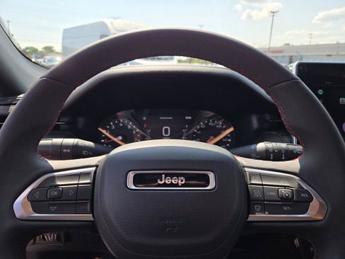 Certified 2025 Jeep Compass Trailhawk AWD/4WD image 33