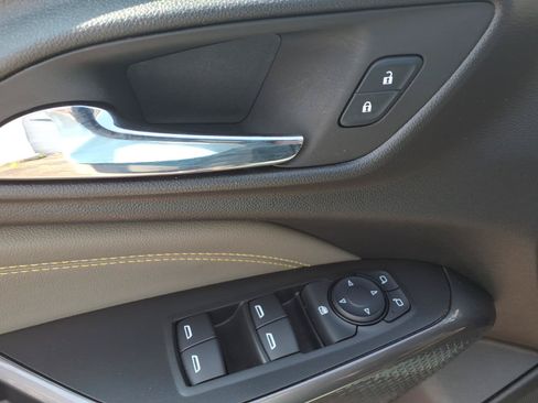 Used 2025 Chevrolet Trax ACTIV FWD image 21