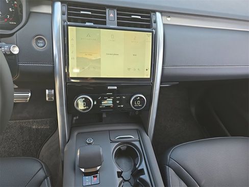 New 2026 Land Rover Discovery Limited Edition image 22