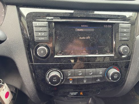 Used 2021 Nissan Rogue Sport S FWD image 9