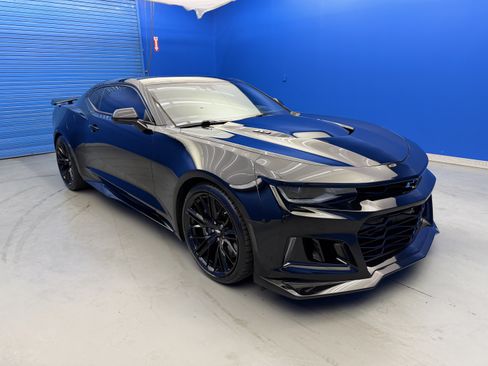 Used 2019 Chevrolet Camaro ZL1 RWD image 2