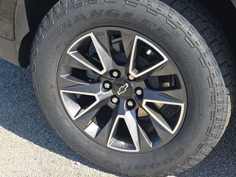 Used 2023 Chevrolet Tahoe Z71 w/ Luxury Package image 9