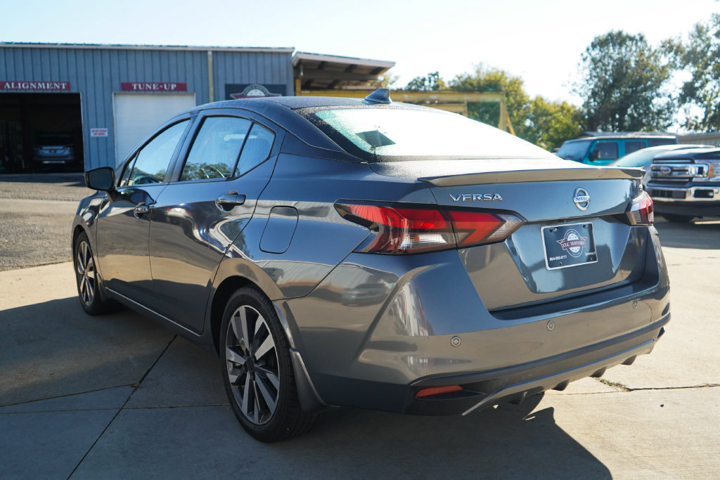 Used 2020 Nissan Versa SR w/ Convenience Package FWD image 4