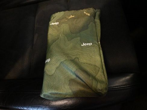 Used 2020 Jeep Grand Cherokee Altitude image 19