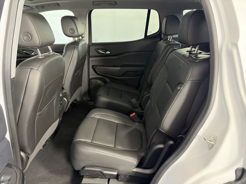 Used 2023 GMC Acadia SLT w/ Technology Package AWD/4WD image 7