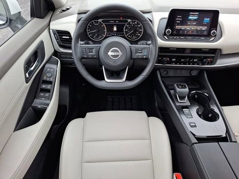 Used 2024 Nissan Rogue SV w/ SV Premium Package FWD image 14