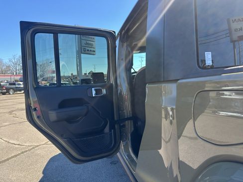 New 2026 Jeep Gladiator Willys AWD/4WD image 19