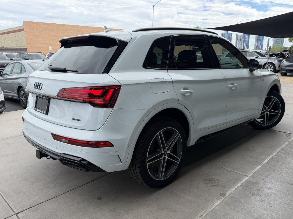Used 2024 Audi Q5 e Prestige w/ Prestige Package AWD/4WD image 4