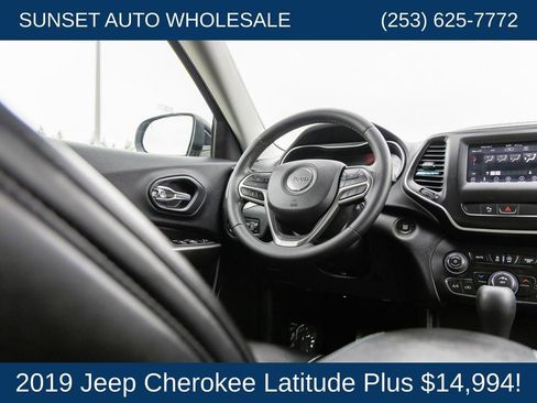 Used 2019 Jeep Cherokee Latitude Plus AWD/4WD image 45