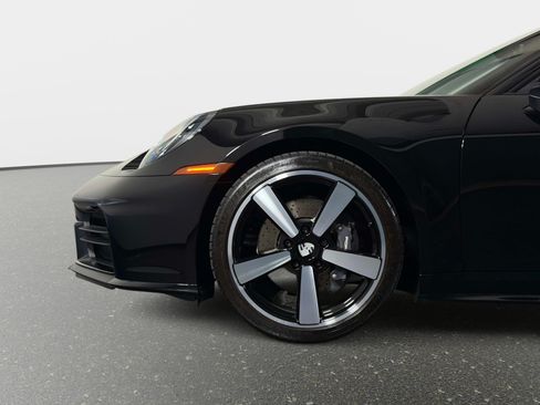 Used 2025 Porsche 911 Carrera RWD image 13