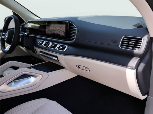 New 2026 Mercedes-Benz GLS 450 4MATIC image 9