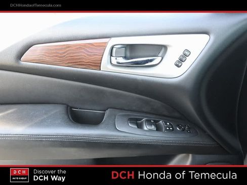 Used 2020 Nissan Pathfinder Platinum image 15