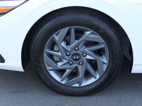 Used 2024 Hyundai Elantra SEL image 11