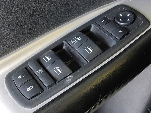 Used 2018 Dodge Journey SE FWD image 27