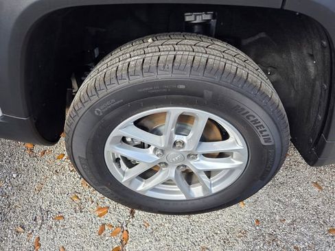 Certified 2025 Jeep Grand Cherokee L Laredo w/ Luxury Tech Group I image 7