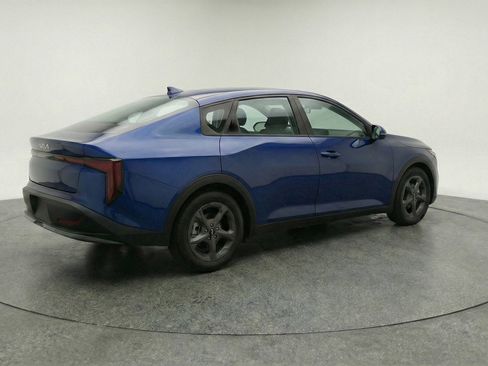 Used 2025 Kia K4 LXS image 9