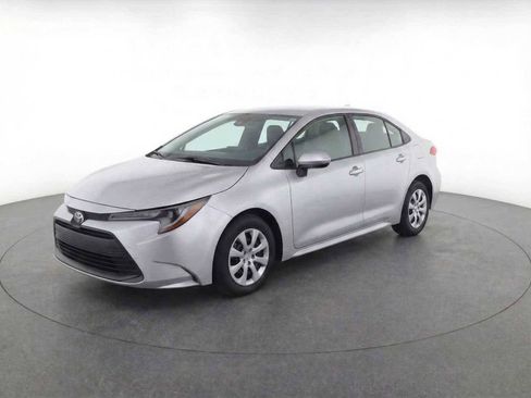 Used 2025 Toyota Corolla LE image 1