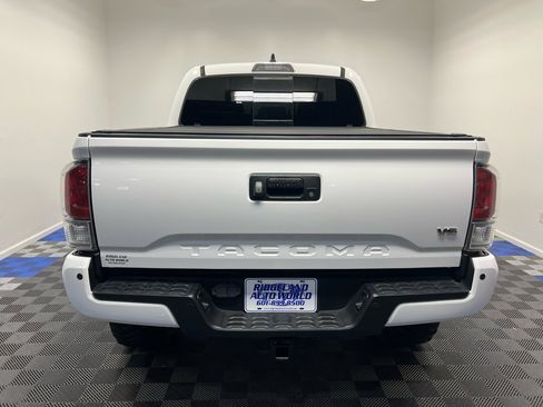 Used 2022 Toyota Tacoma TRD Off-Road w/ Technology Package image 11